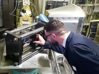 اول طالب عربي يجري تجارب نووية داخل مفاعل دوبنا الروسي