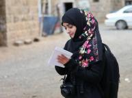 صحفية يمنية شابة تسلط الضوء على استخدام الطاقة الشمسية في اليمن وتفوز بجائزة عالمية