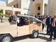  طلبة الجامعة الهاشمية يصنعون سيارة تعمل بالطاقة الشمسية 