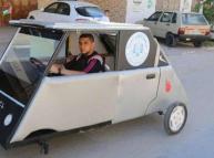 طالبان من غزة يبتكران سيارة تعمل بالطاقة الشمسية